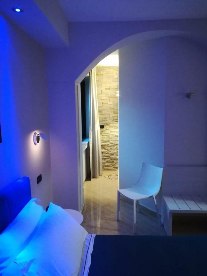 Sonevi Rooms Napoli Bagian luar foto