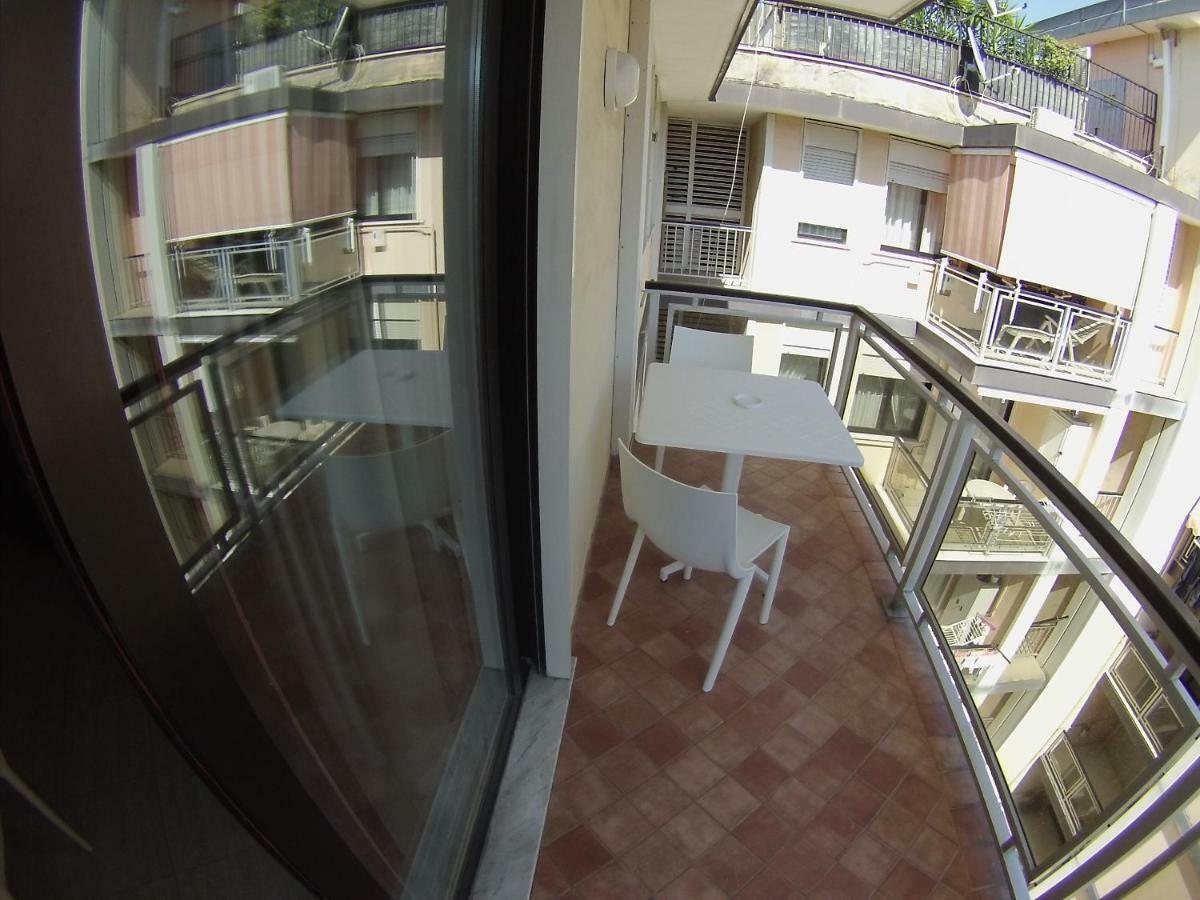 Sonevi Rooms Napoli Bagian luar foto