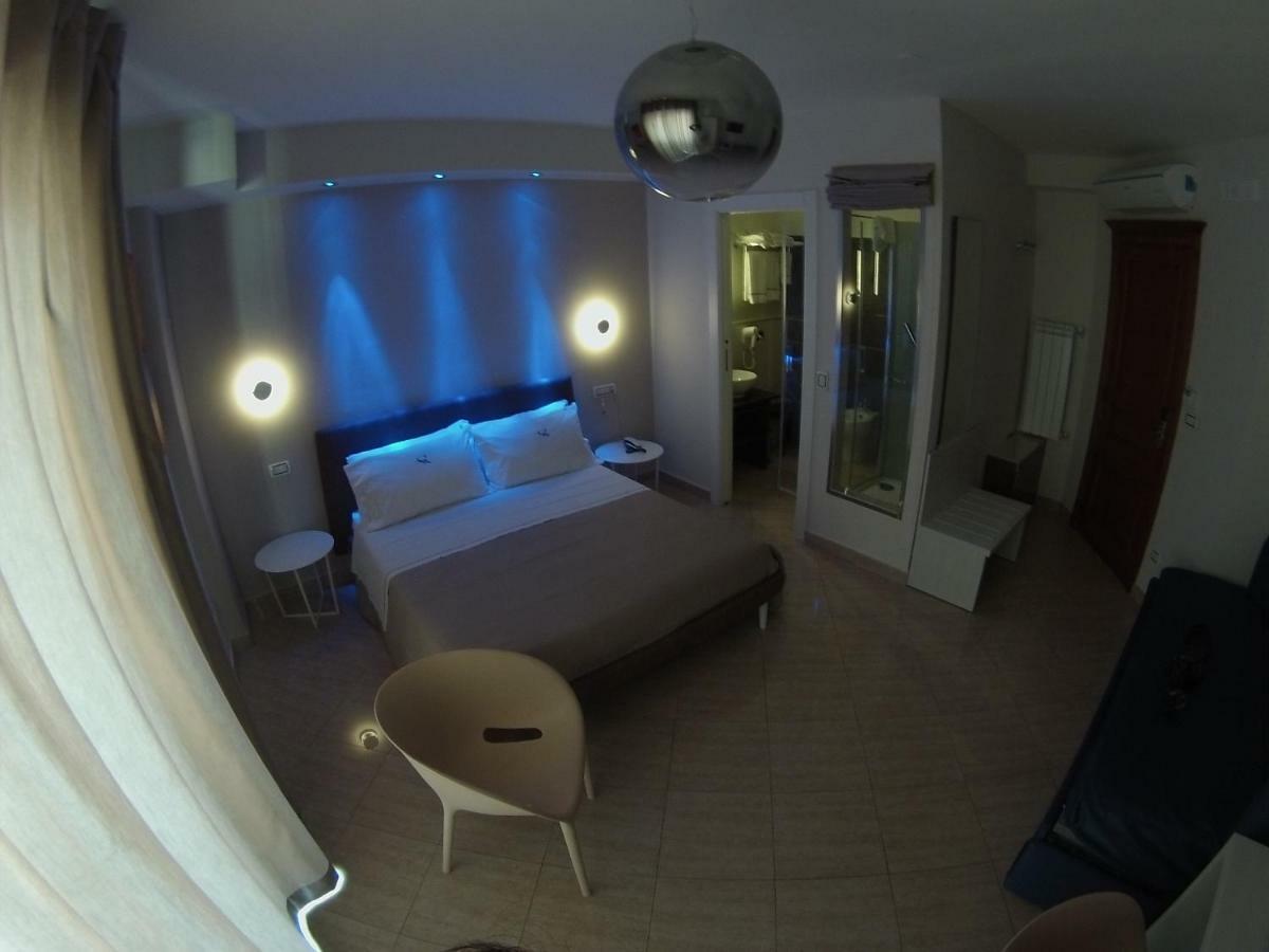Sonevi Rooms Napoli Bagian luar foto