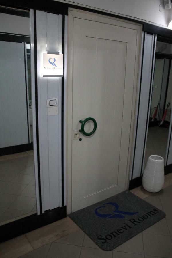 Sonevi Rooms Napoli Bagian luar foto