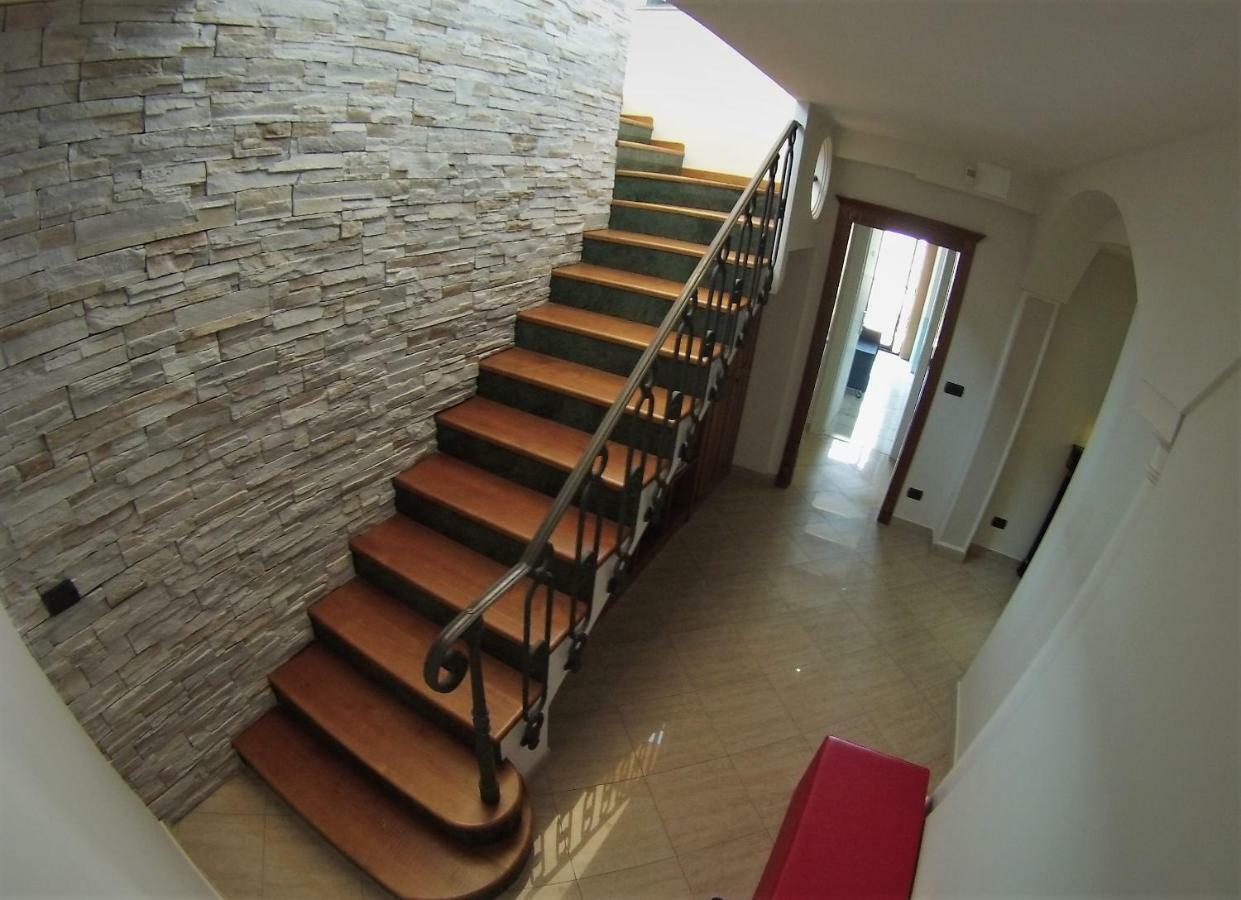 Sonevi Rooms Napoli Bagian luar foto