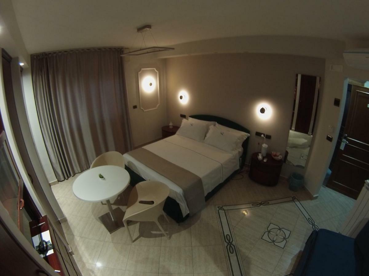 Sonevi Rooms Napoli Bagian luar foto